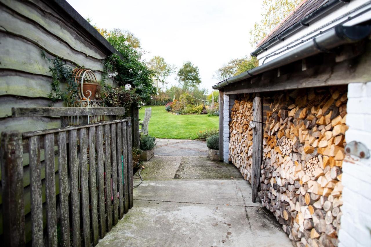 Plovers Cottage Chichester Exteriör bild